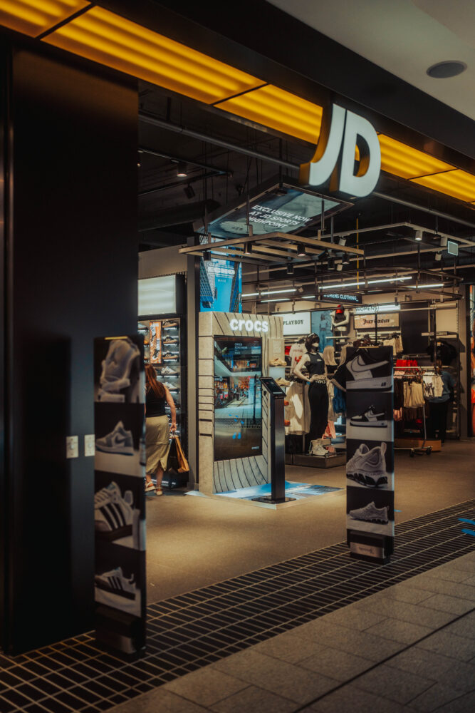 Crocs Echo Wave experiential retail activation with virtual try on mirror at JD Sports Highpoint